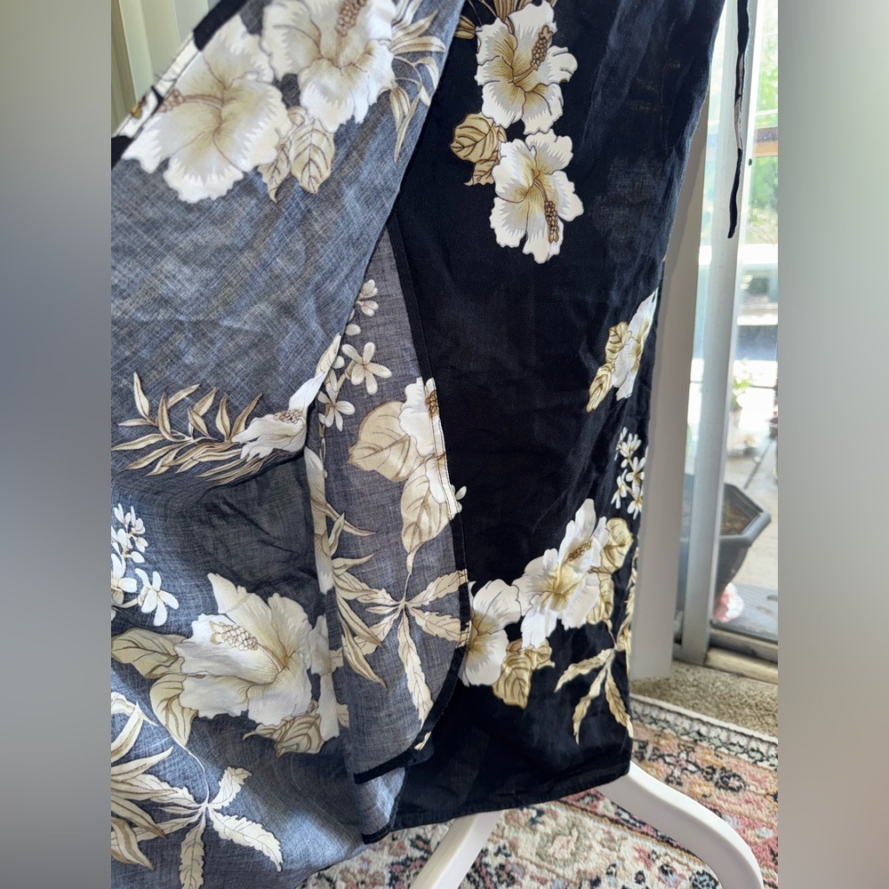 VTG Hibiscus Collection Hawaii 2 Piece Top & Skirt Sarong SMALL Black & White - Picture 8 of 16
